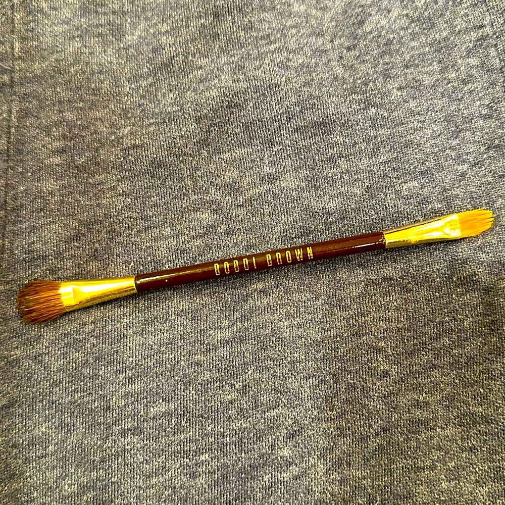 BOBBI BROWN 2 SIDED EYE MAKEUP BRUSH FOR EYE SHADOW AND EYELINER